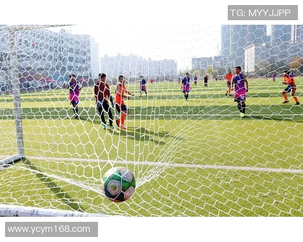 高清足球明星贴花图片尽享球场魅力与激情瞬间的完美呈现